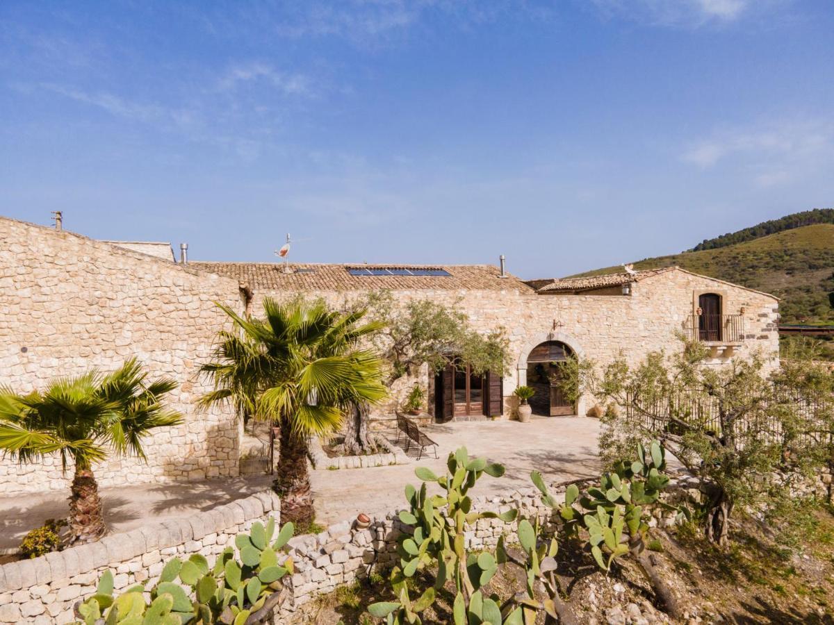 Masseria Fortificata Lo Zafferaneto Buccheri Exterior photo