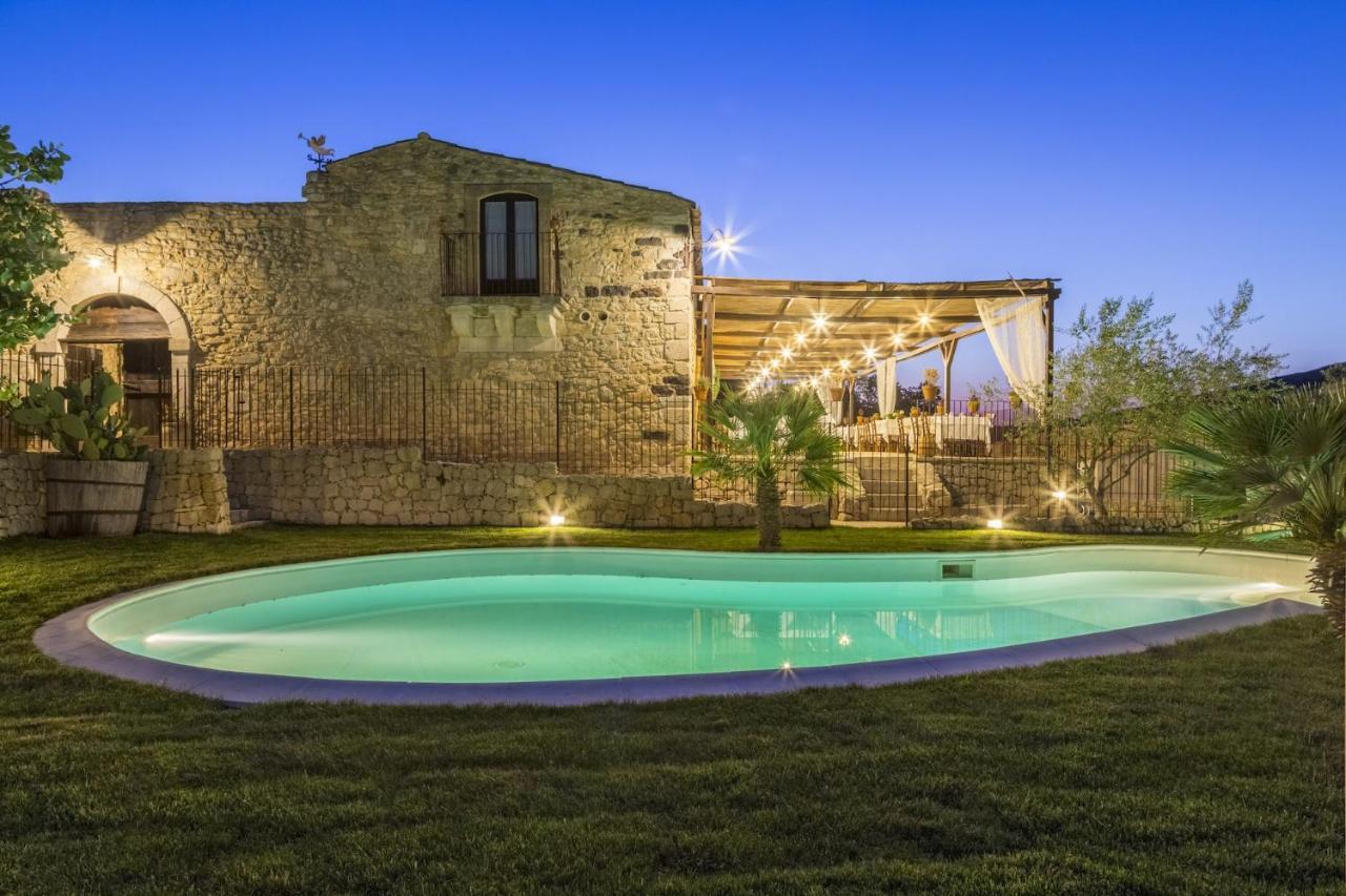 Masseria Fortificata Lo Zafferaneto Buccheri Exterior photo