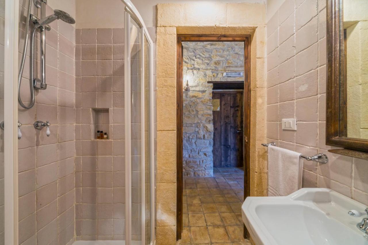 Masseria Fortificata Lo Zafferaneto Buccheri Exterior photo